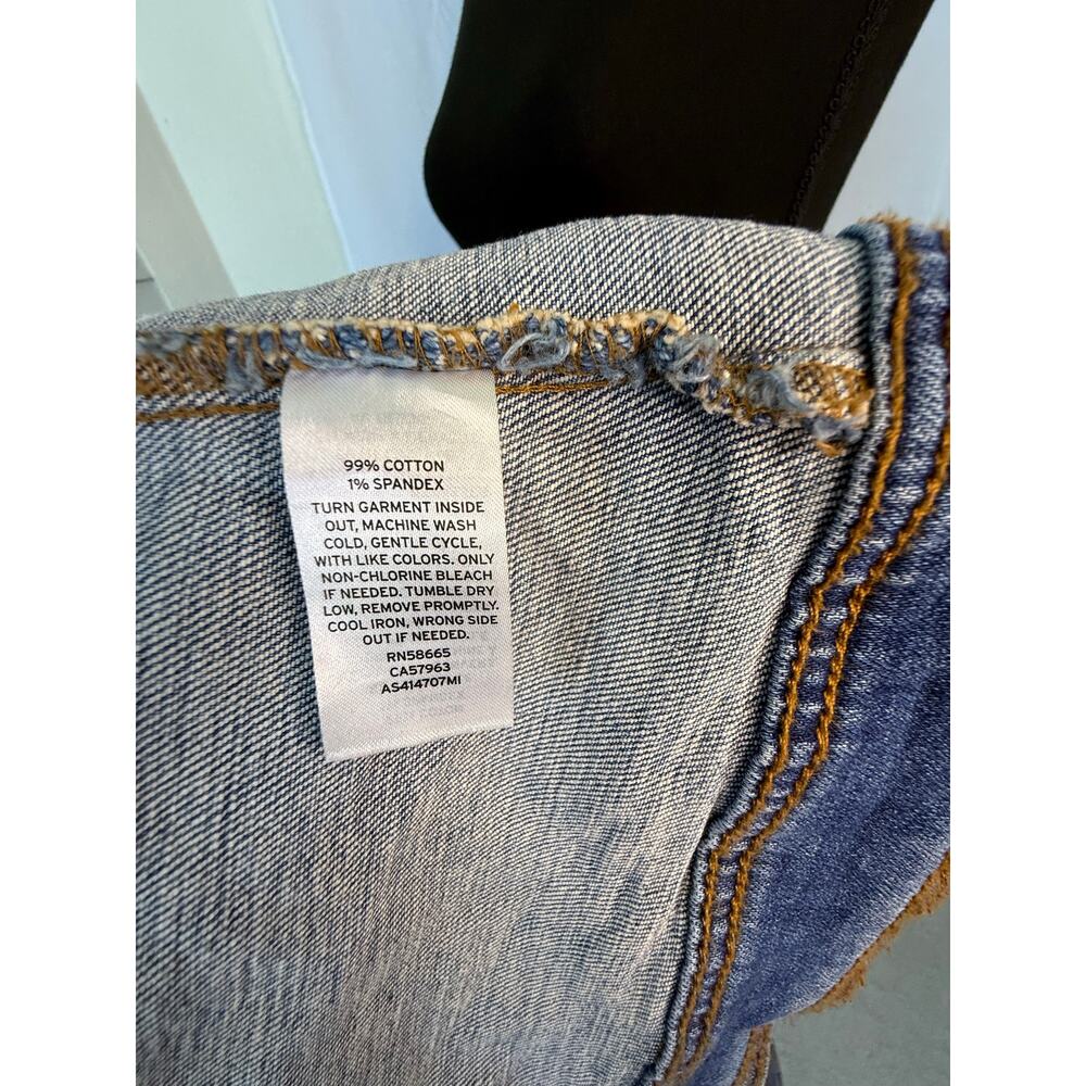 1901 Denim Jacket Women’s XL Blue Medium Wash Stretch Trucker Button Front - Picture 7 of 7